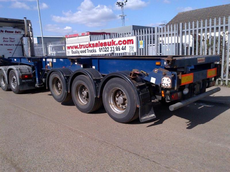 MONTRACON SLIDING SKELETAL TRAILER